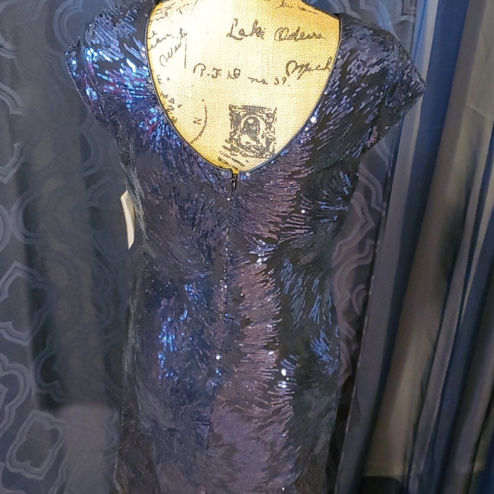 Very classy dress - Picture 8 of 14